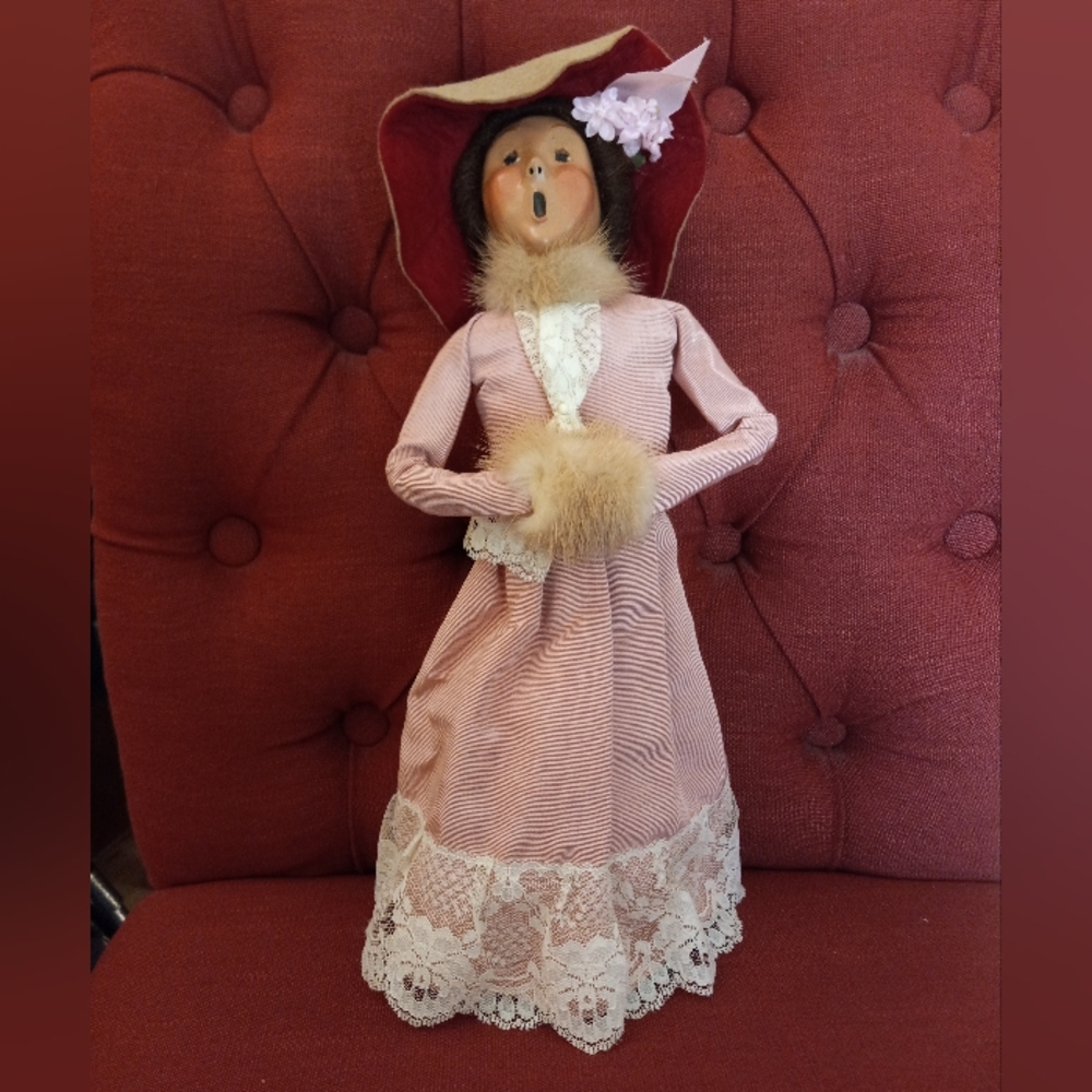BYERS' CHOICE LTD. WOMEN CAROLER 1993 SIGNED 89/100